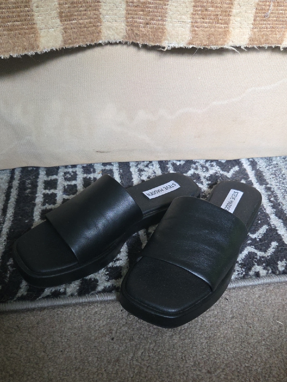 Steve Madden Holmes Black Leather Mules